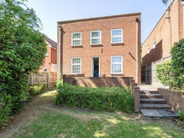 4 bed house for sale
