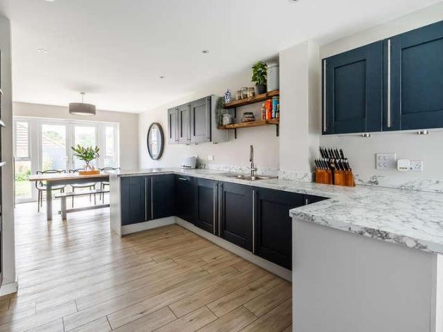 4 bed house for sale