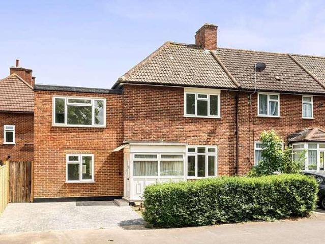 4 bed house for sale