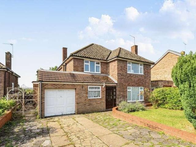 4 bed house for sale