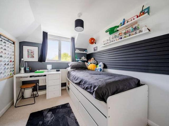 4 bed house for sale
