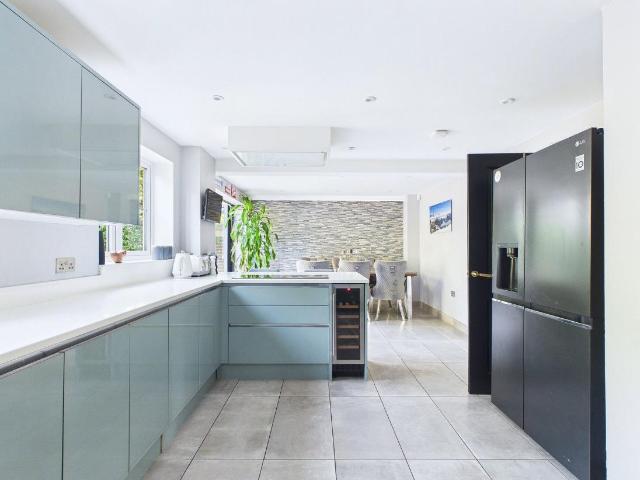 4 bed house for sale