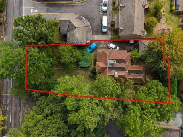 4 bed house for sale