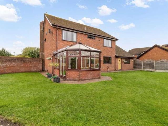 4 bed house for sale