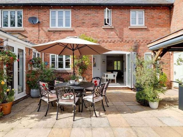 4 bed house for sale
