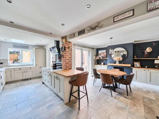 4 bed house for sale