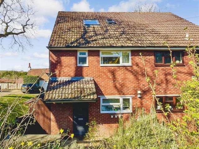 4 bed house for sale