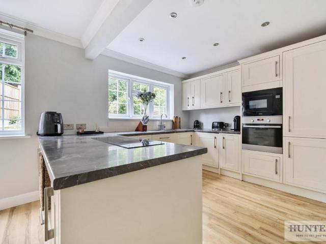 4 bed house for sale