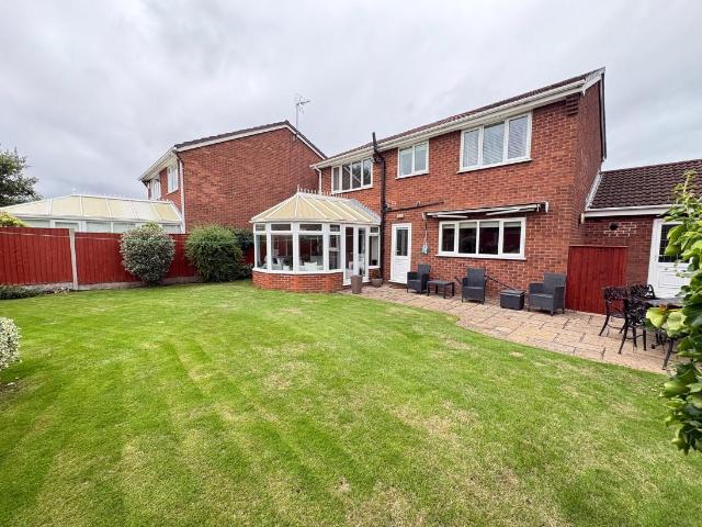 4 bed house for sale