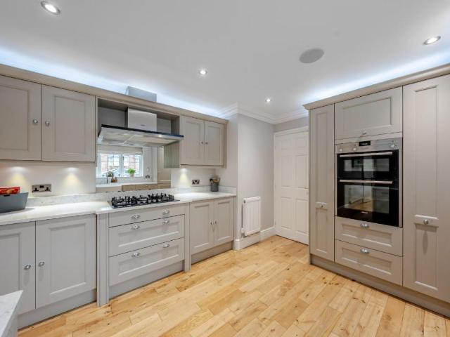 4 bed house for sale