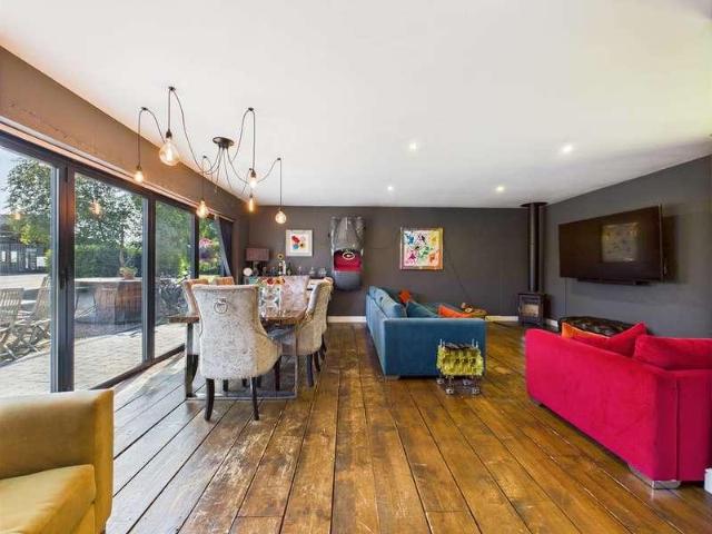 4 bed house for sale