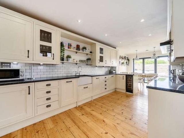 4 bed house for sale