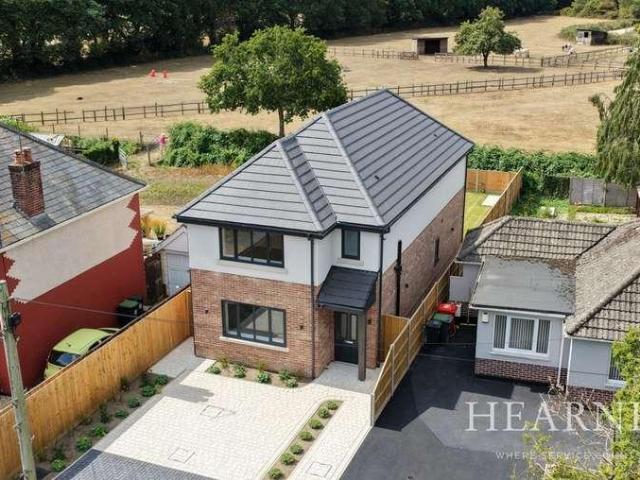 4 bed house for sale