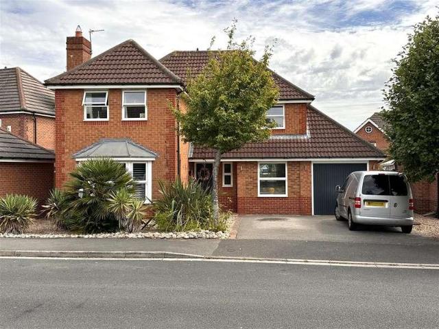 4 bed house for sale