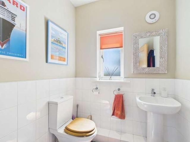 4 bed house for sale