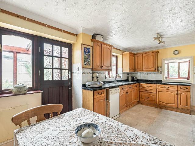 4 bed house for sale