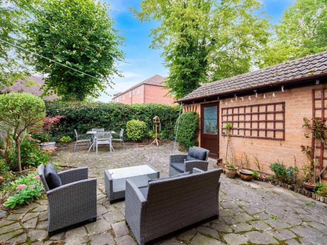4 bed house for sale
