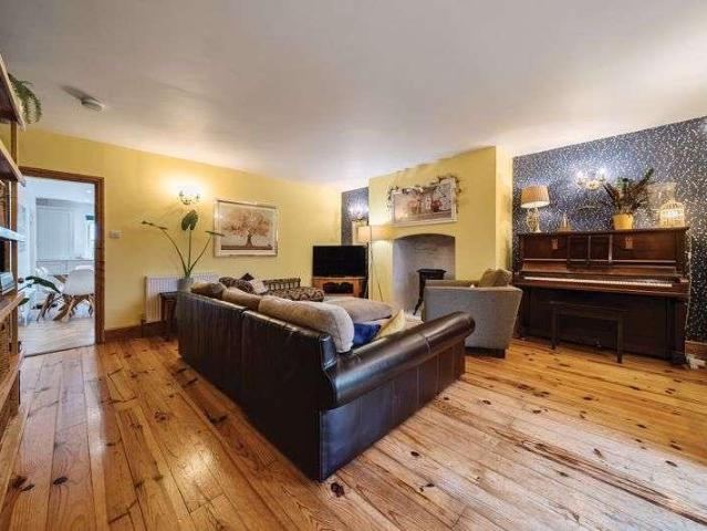 4 bed house for sale