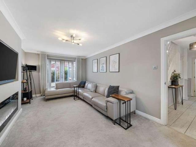 4 bed house for sale