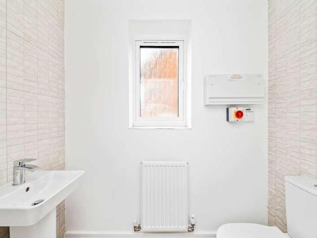 4 bed house for sale