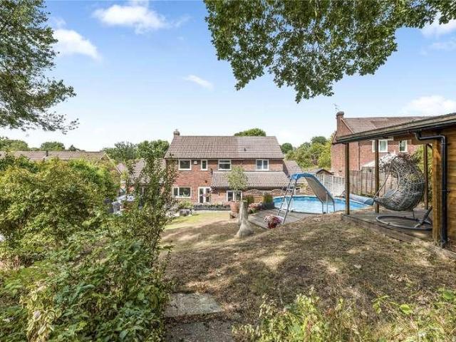 4 bed house for sale