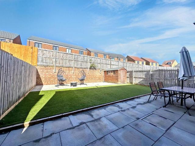 4 bed house for sale