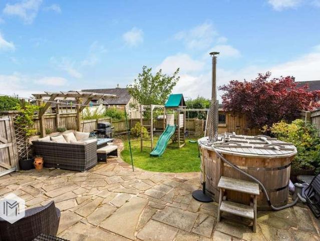 4 bed house for sale
