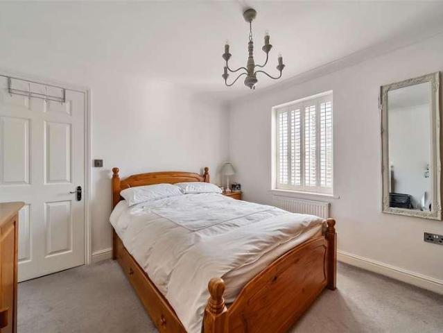 4 bed house for sale