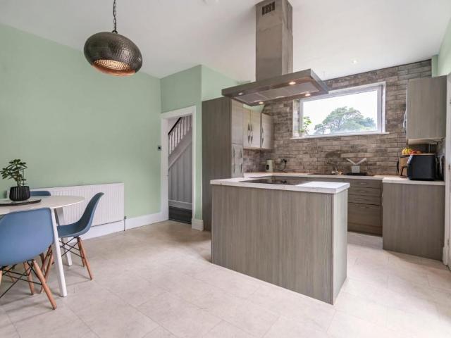 4 bed house for sale