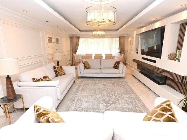 4 bed house for sale
