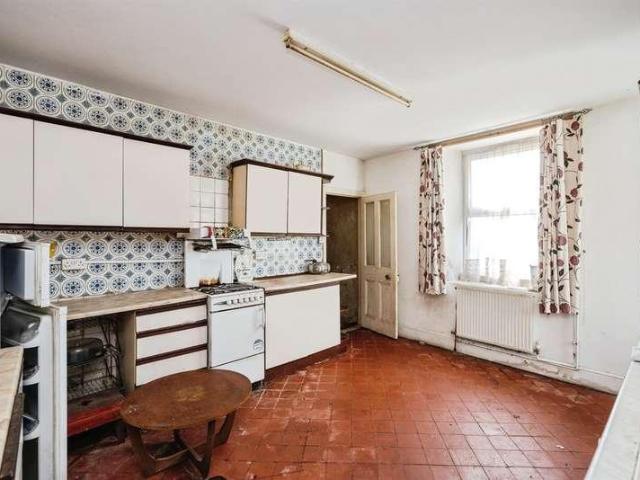 4 bed house for sale