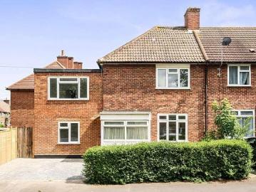 4 bed house for sale