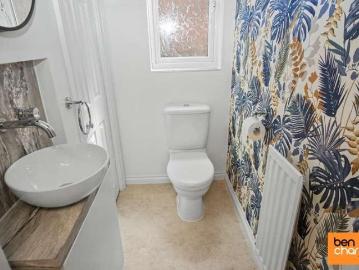 4 bed house for sale