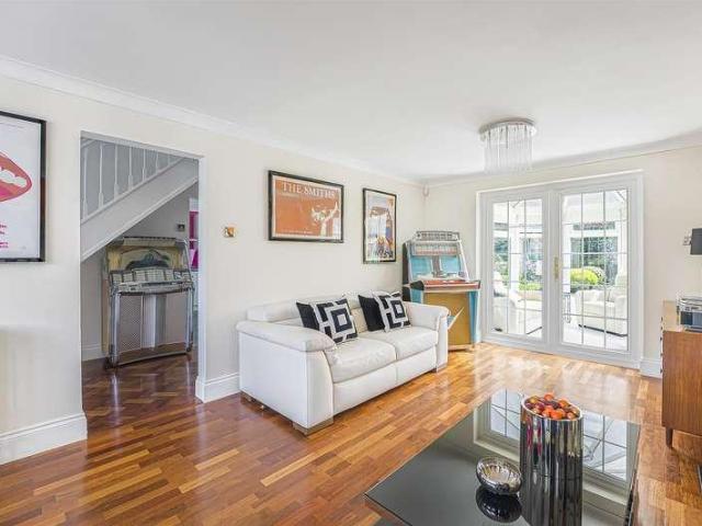 4 bed house for sale