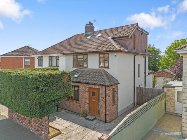 4 bed house for sale