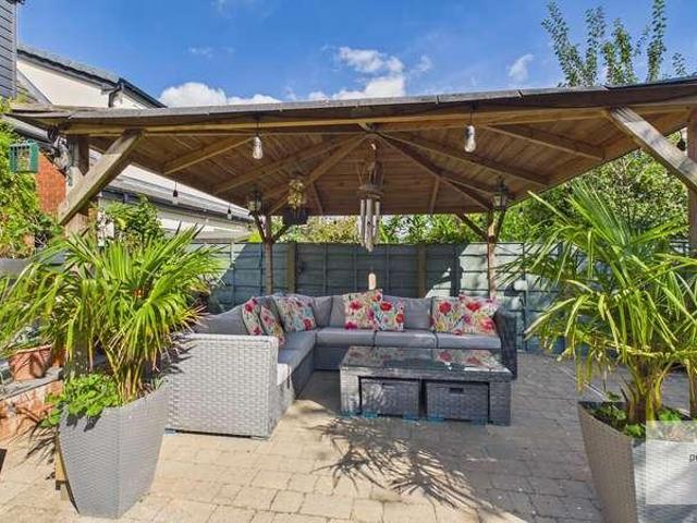 4 bed house for sale