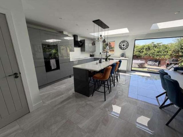 4 bed house for sale