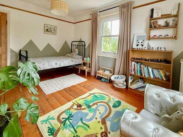 4 bed house for sale