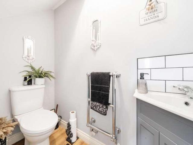 4 bed house for sale