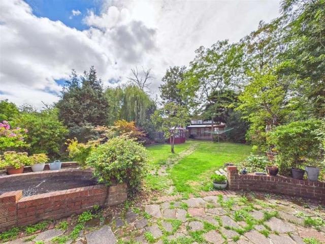 4 bed house for sale