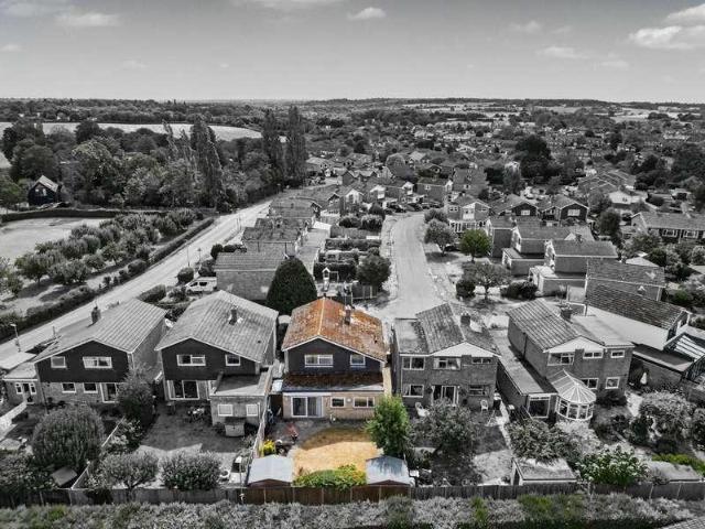 4 bed house for sale