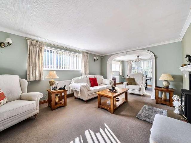 4 bed house for sale
