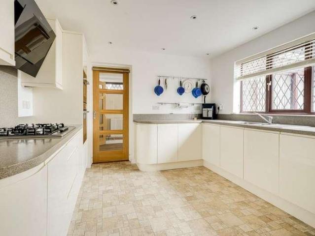 4 bed house for sale
