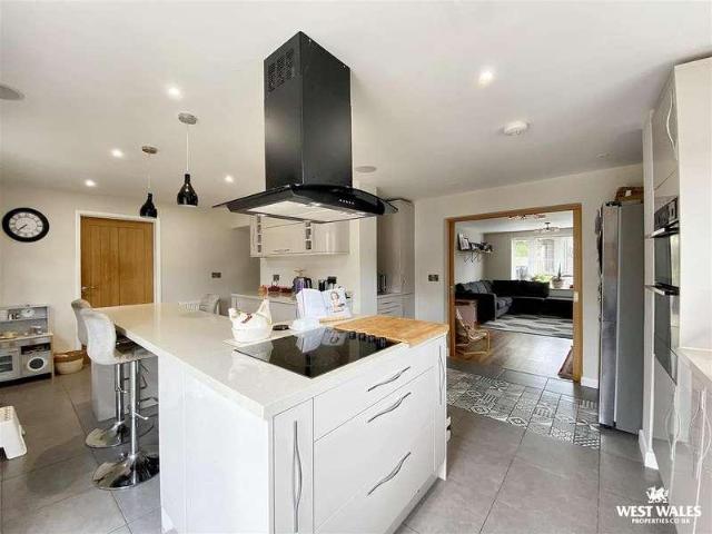 4 bed house for sale