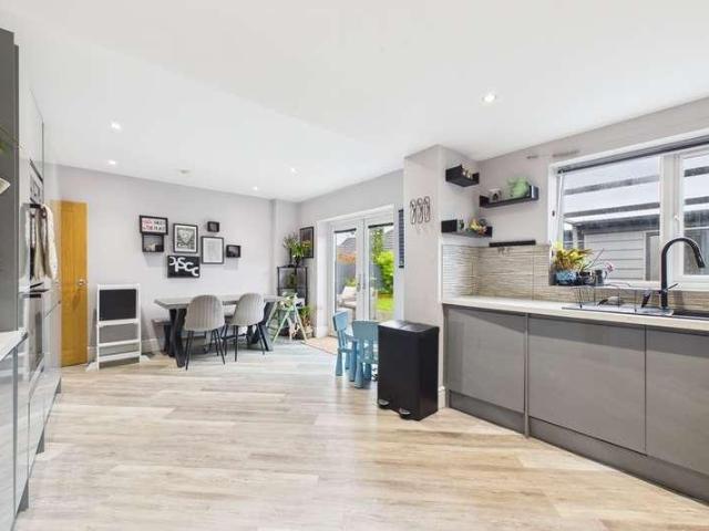 4 bed house for sale