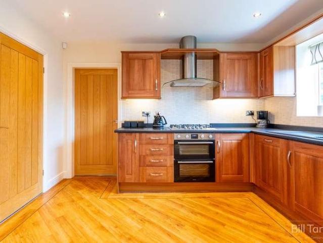 4 bed house for sale