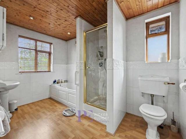 4 bed house for sale