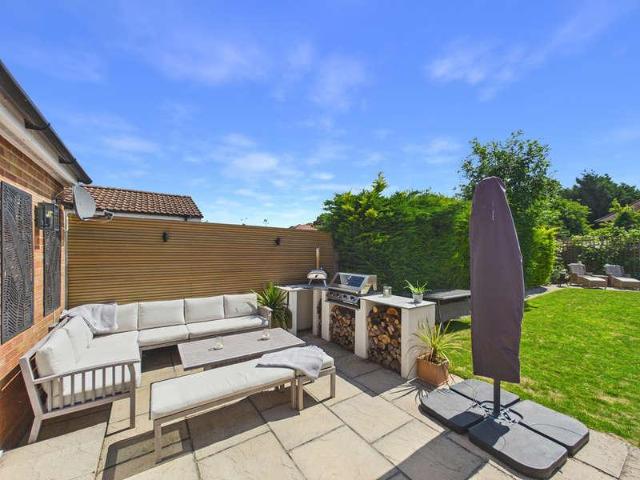 4 bed house for sale
