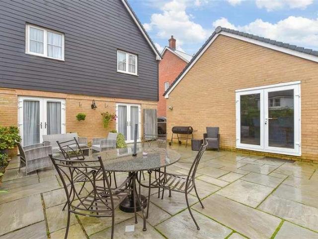 4 bed house for sale