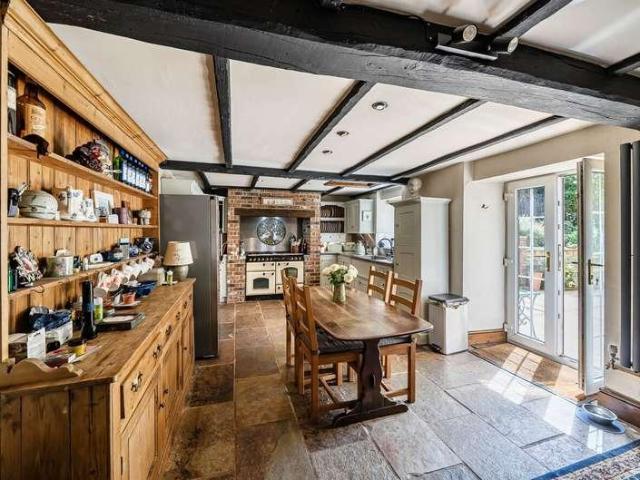 4 bed house for sale